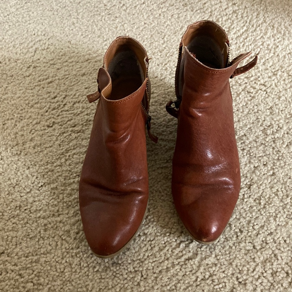 Good condition Frye short boots